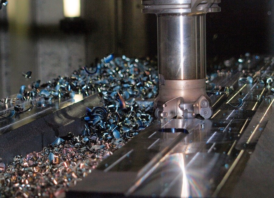 Präzisionsfertigung Fräsbearbeitung eines Metallbauteils